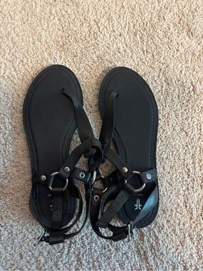 FRYE AND CO. Black Leather T-Strap Women's Sandals